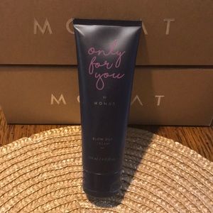 Monat Blow Out Cream *